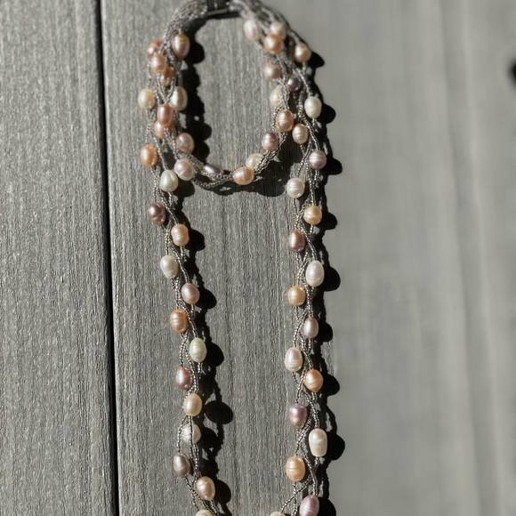 Elegant Freshwater Pearl Necklace and Bracelet Set - Like New! - Picture 3 of 5